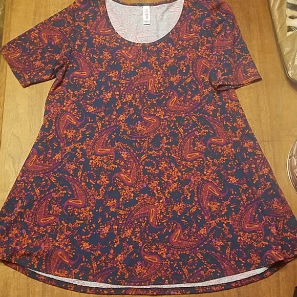 LuLaRoe Tops - 👸👕 LuLaRoe NWOT Paisley print Top